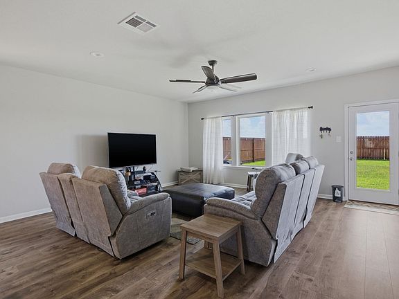 3rd image of 4044 Starling Pl
