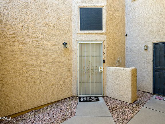 3rd image of 1001 N PASADENA -- #175