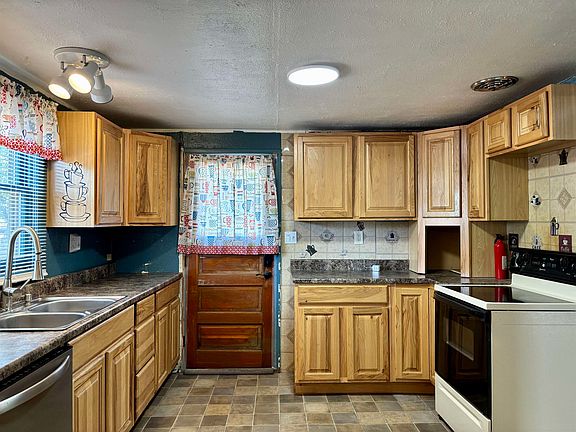 3rd image of 537 Albany Ave