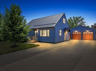 2038 26th St SW, Cedar Rapids, IA 52404