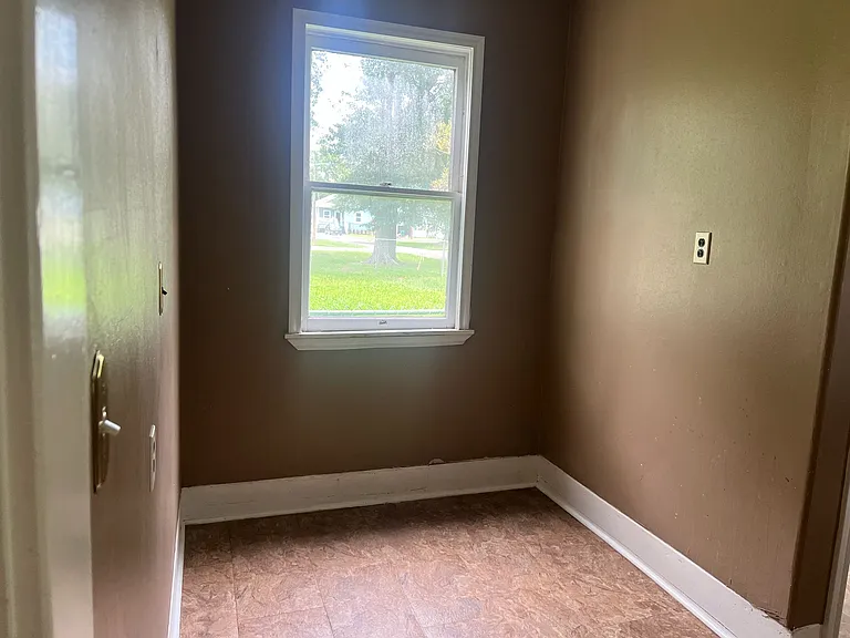 285 Adams St — Photo 5