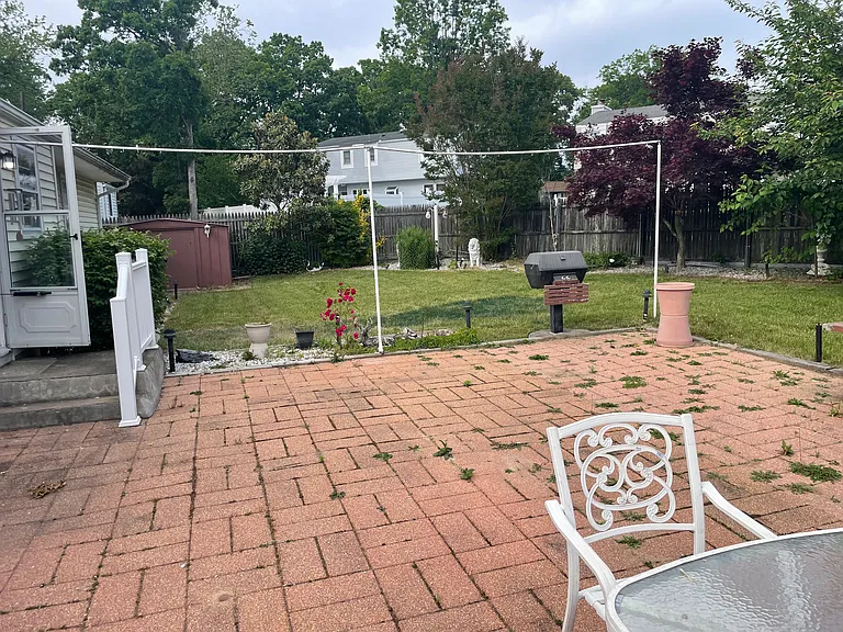 887 Royal Ln — Photo 22