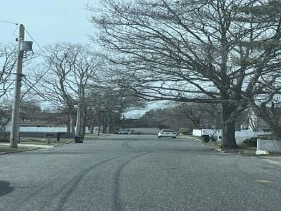 Exterior Neighborhood (street photo)