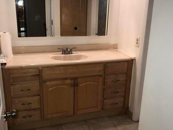 3rd image of 3187 Gardens East Dr