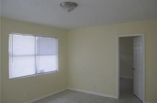 73 NE 7th Ct #3 — Photo 6