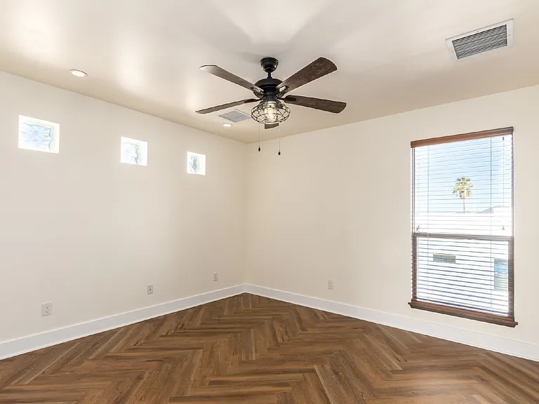 1300 W 5th St #1005 — Photo 9
