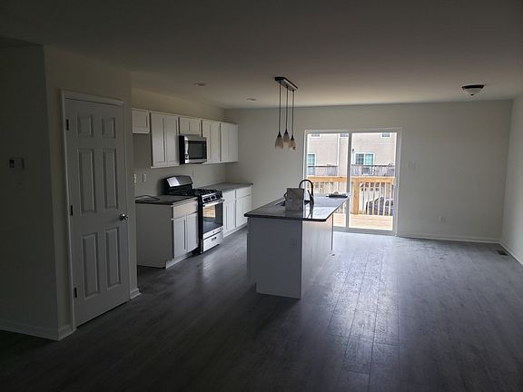 3rd image of 1008 Coleman St