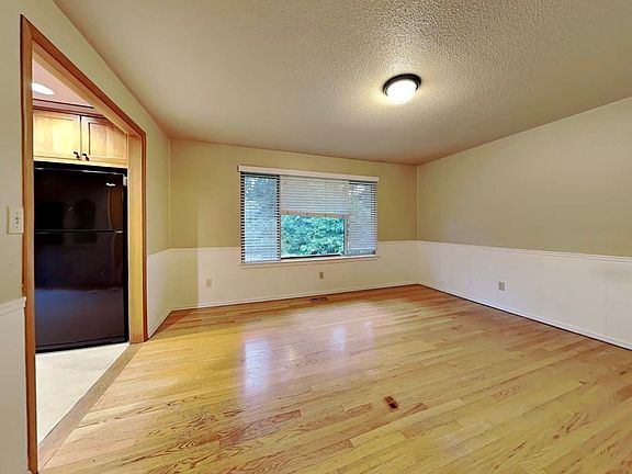 2nd image of 1234 Maplewood Dr