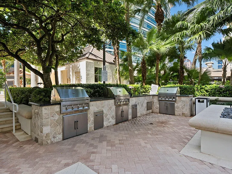 347 N New River Dr #1110 — Photo 24