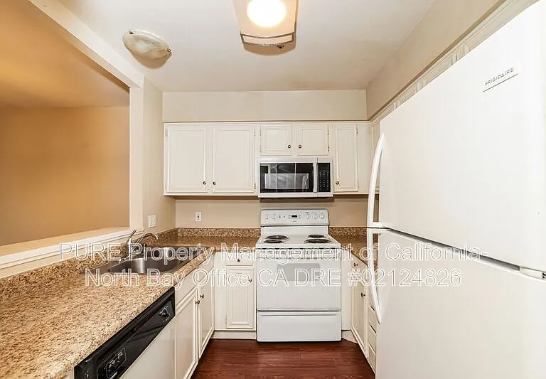 42 Redwood Ct — Photo 3
