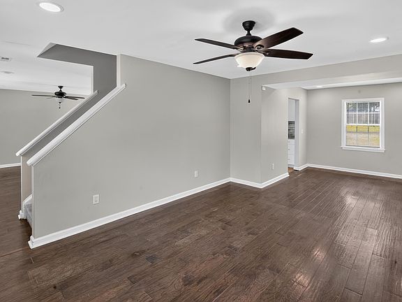 5th image of 102 Petworth Dr
