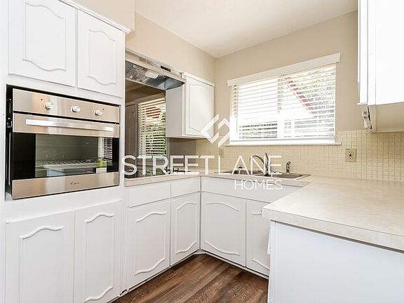 5th image of 945 Dee Ln