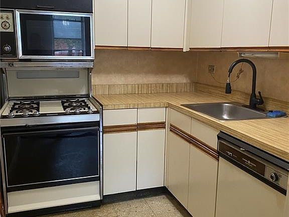 5th image of 850 Howard Ave APT Le