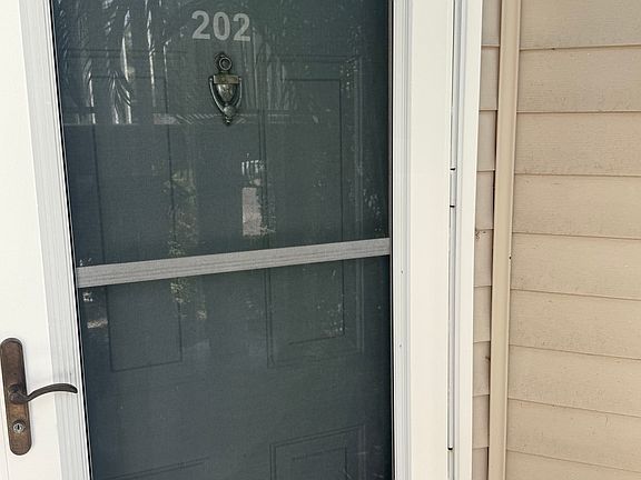 2nd image of 850 S Tamiami Trl APT 202