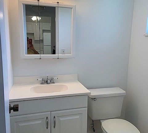 2nd image of 604 NE 2nd St APT 323