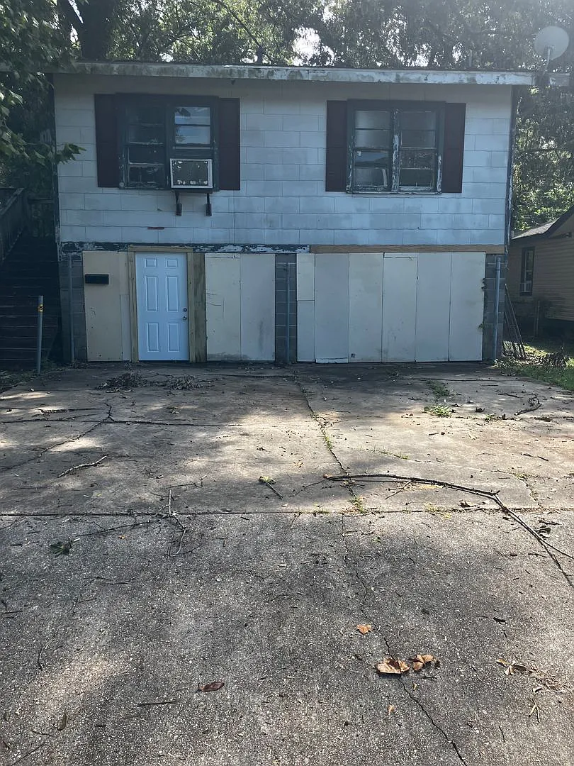 2 Bed 1 Bath House — Photo 1