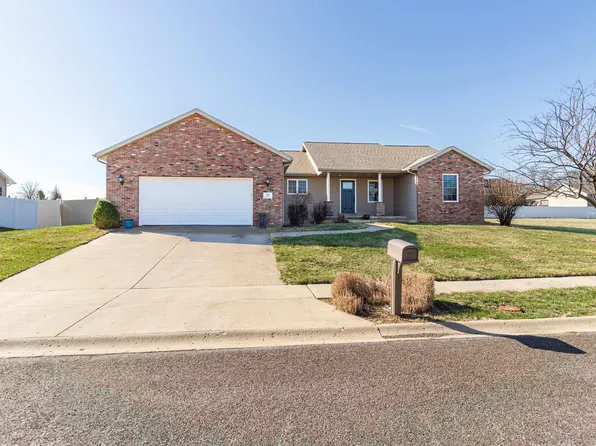 26 Osprey Ct, Pekin, IL 61554