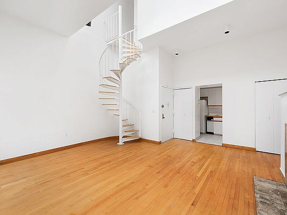 5th image of 23 W 69th St