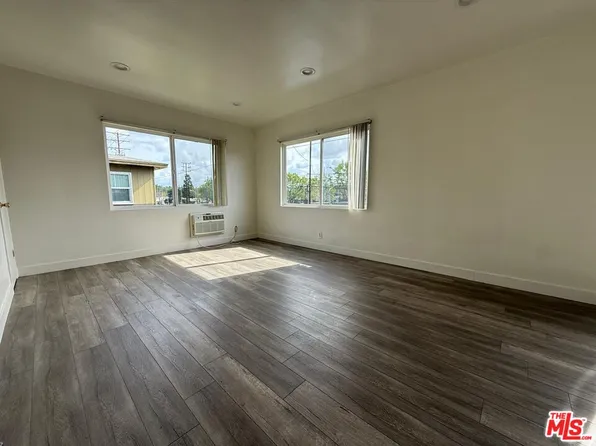 13233 Oxnard St APT 4, Van Nuys, CA 91401