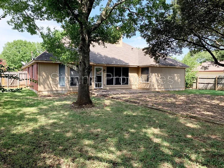 209 N Blue Ridge Pkwy — Photo 20