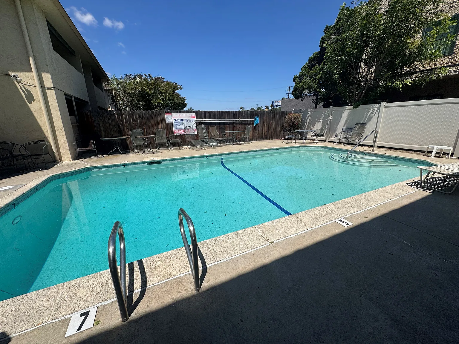 Mesa Manor Apartments — Photo 2