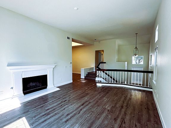 4th image of 24422 Hampton Dr Unit A