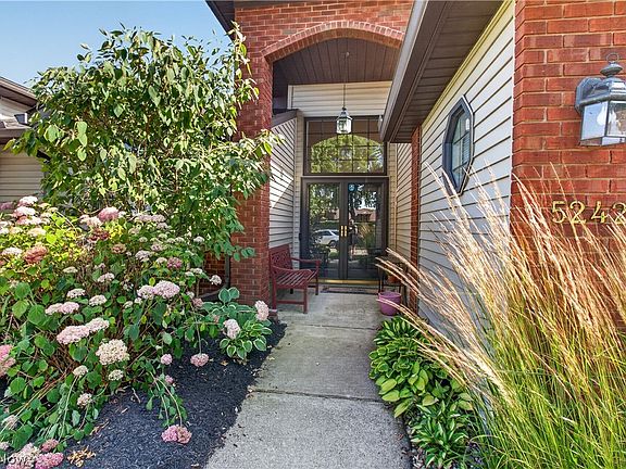 3rd image of 5242 Parkhurst Dr