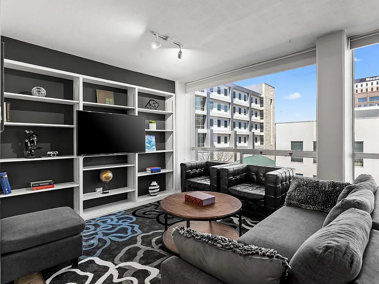 1212 Guadalupe St #406 — Photo 5