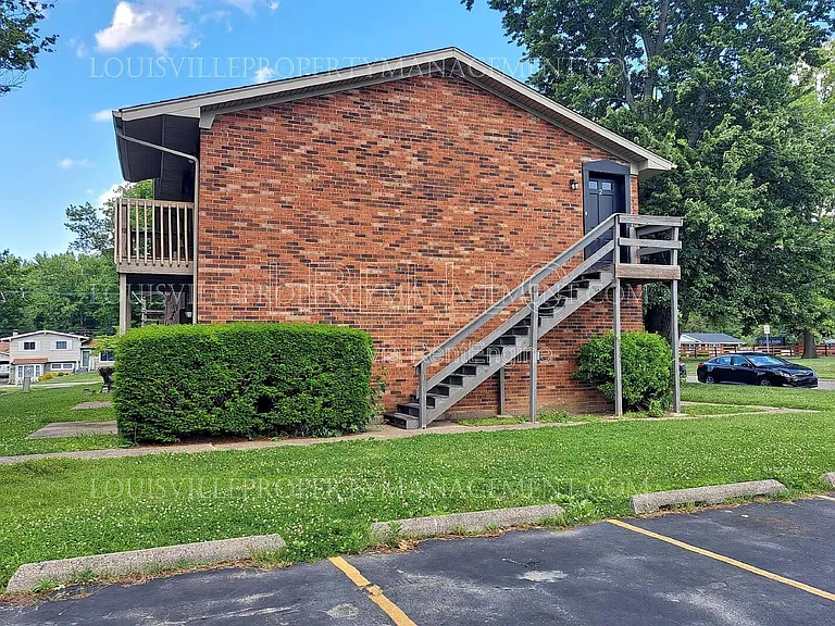 1202 E Walford Dr #2 — Photo 2