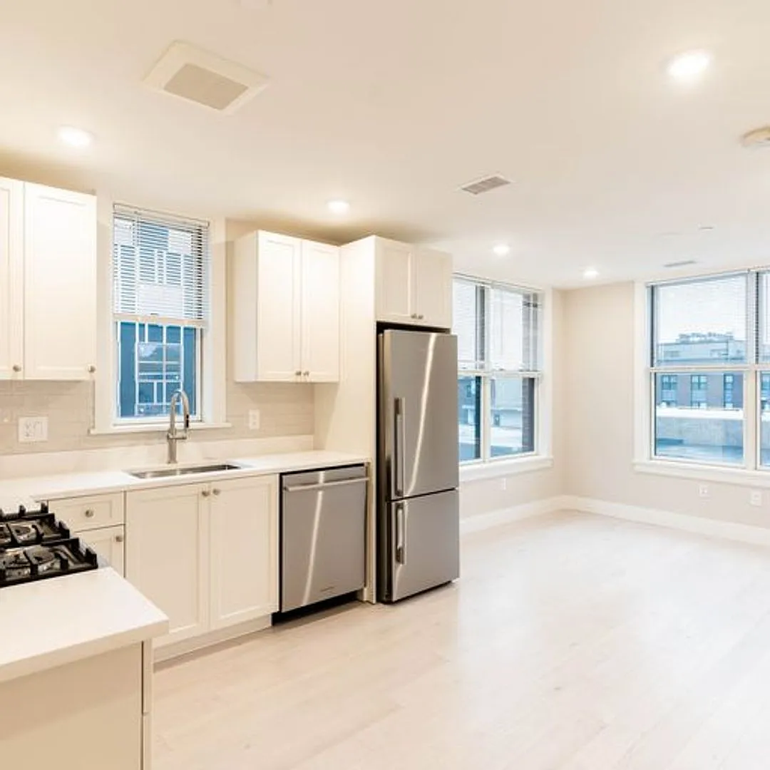 Charming 1 Bedroom-No Broker Fee — Photo 1