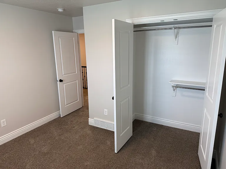587 N Hills Ct — Photo 18