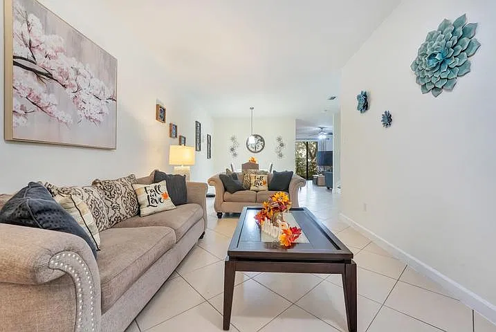 6946 Halton Park Ln — Photo 1