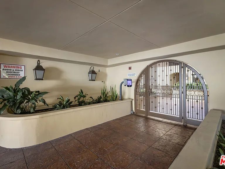 851 N San Vicente Blvd #102 — Photo 4