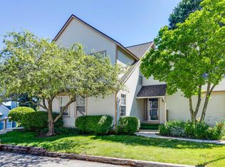935 Chase Ct, Gurnee, IL 60031