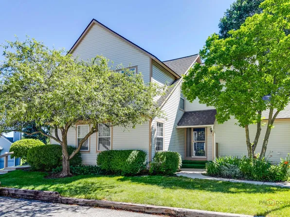 935 Chase Ct, Gurnee, IL 60031