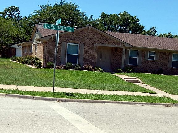 2nd image of 2453 Larchmont Dr