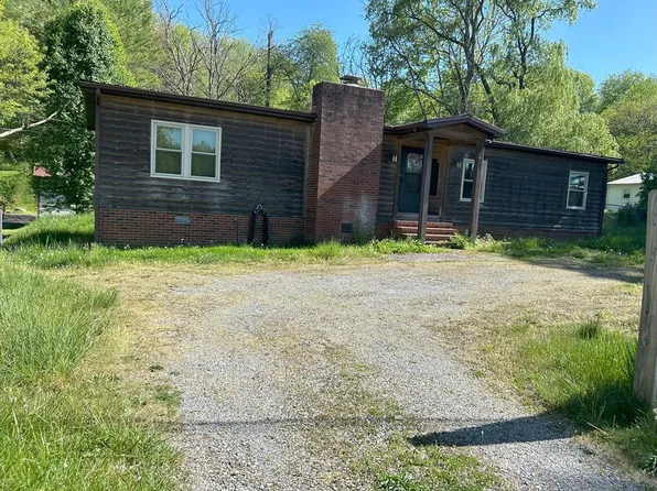 18396 Governor G C Peery Hwy, Pounding Mill, VA 24637