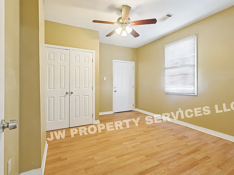 2522-24 N Tonti St — Photo 5
