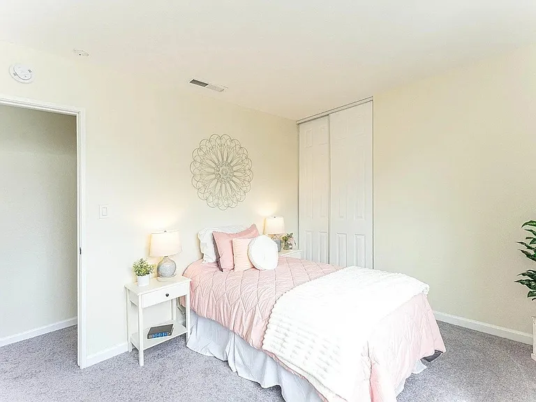 7684 Surrey Ln — Photo 8