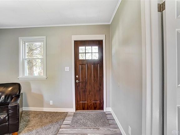 5th image of 132 Glenn St