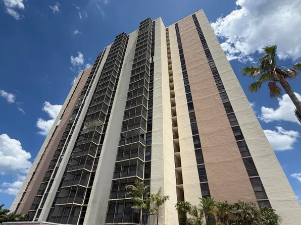 20301 W Country Club Drive #329, Aventura, FL 33180