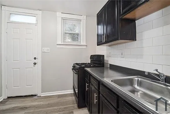 3020 Mathews St — Photo 3