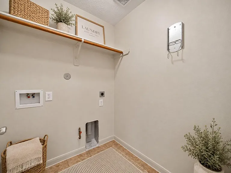 32026 Annice Ln — Photo 20
