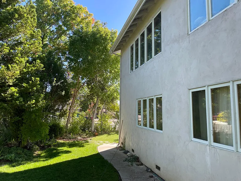1646 Maple Ave — Photo 15