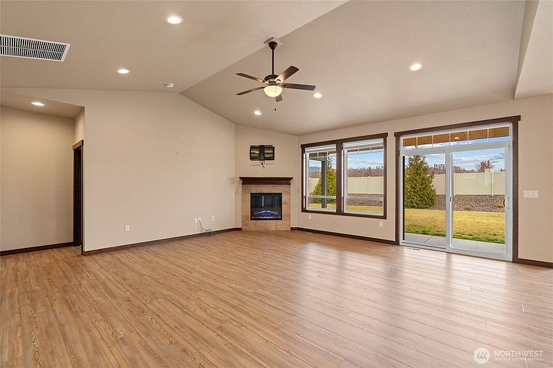 4th image of 755 S Perry Avenue