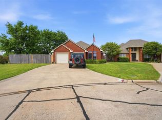 608 NW Waterford Dr, Lawton, OK 73505