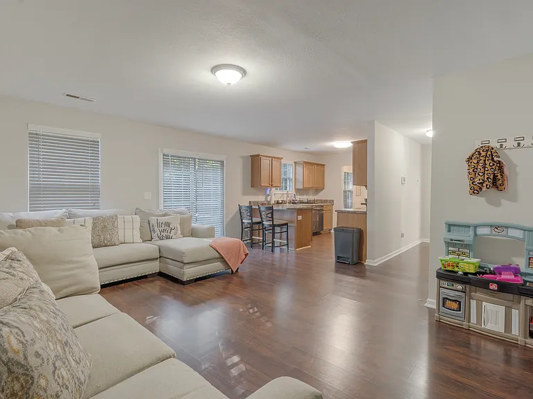 223 Stockbridge Dr — Photo 11