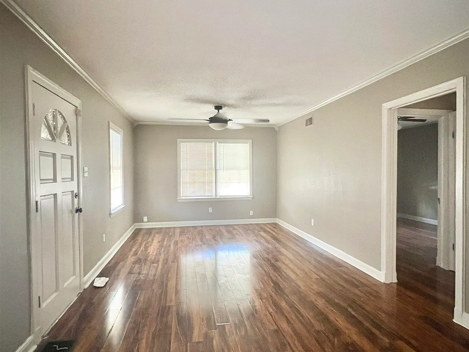 2 bed, 1.0 bath, 875 sqft, $1,100 — Photo 2