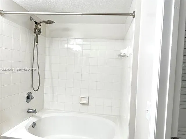 1020 Villa Ln — Photo 6
