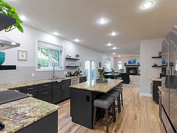 5th image of 218 Mansion Heights Dr